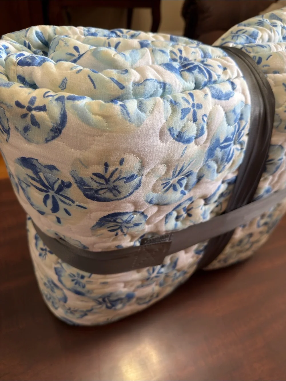 Quilt with Blue Floral Print - Queen Size